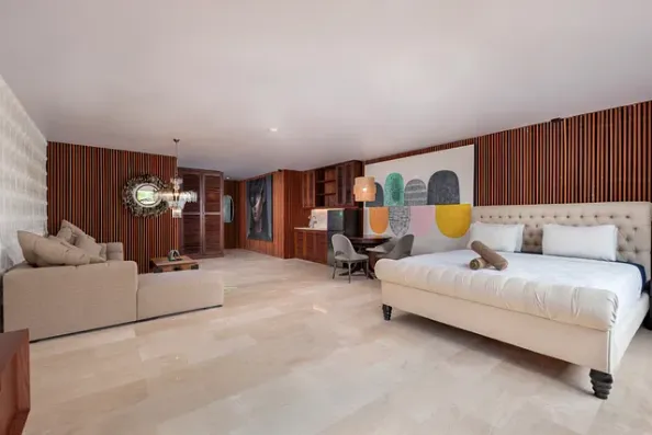 Vue salon penthouse tokenisé Binaryx Bali